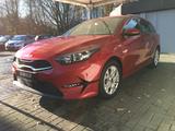 Kia cee'd SW 1.5 DCT7 Vision Komf Autom/1.H/Navi/Shz - rote Kia cee'd Sportswagon