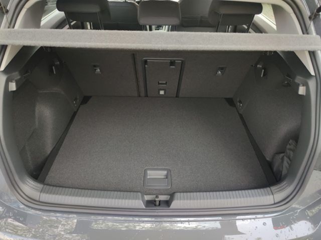 Fahrzeugabbildung Volkswagen Golf 1.5 TSI NAVI APP CONNECT PDC DAB ACC KAMERA