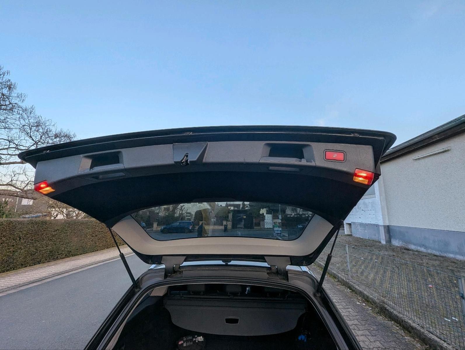 Mercedes-Benz E220 2010 — photo 13