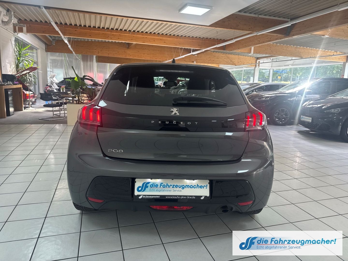 Fahrzeugabbildung Peugeot 208 Allure Navi Digitales Cockpit LED Apple CarP