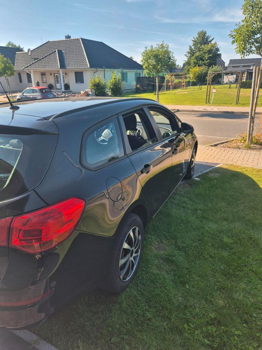 Opel Astra 2012 — engine 140 HP (103kW)