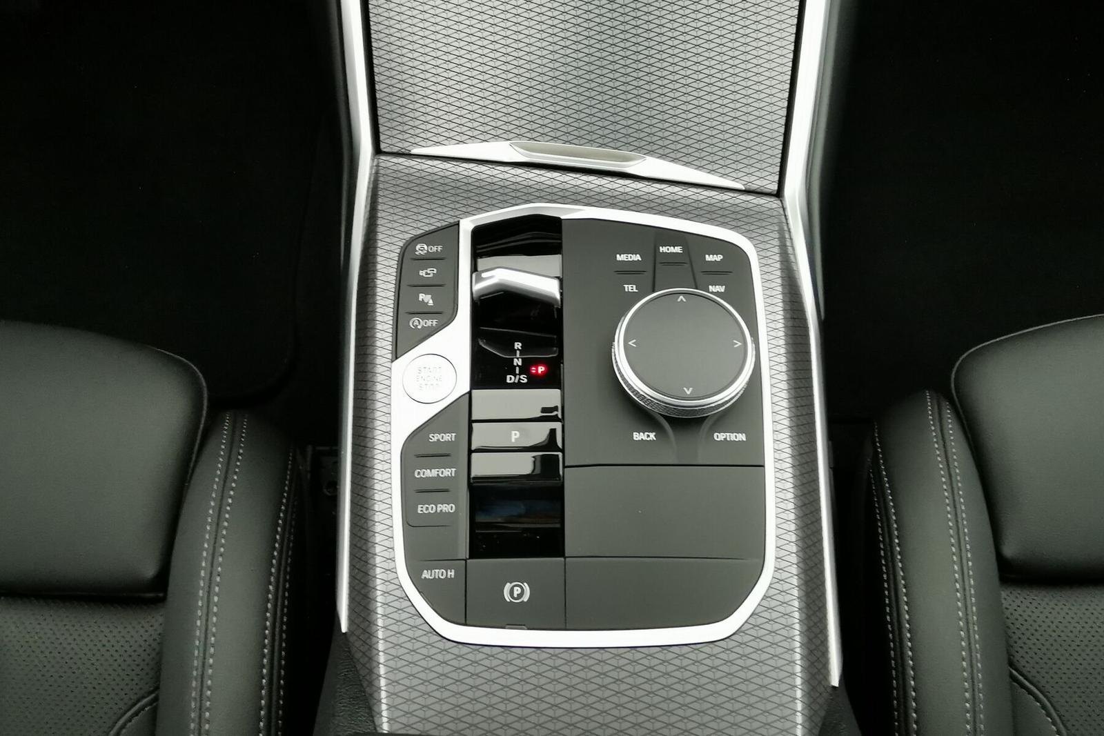 BMW 330i xDrive M Sport 360°*ACC*AHK*Pano*HUD*NAV*LM