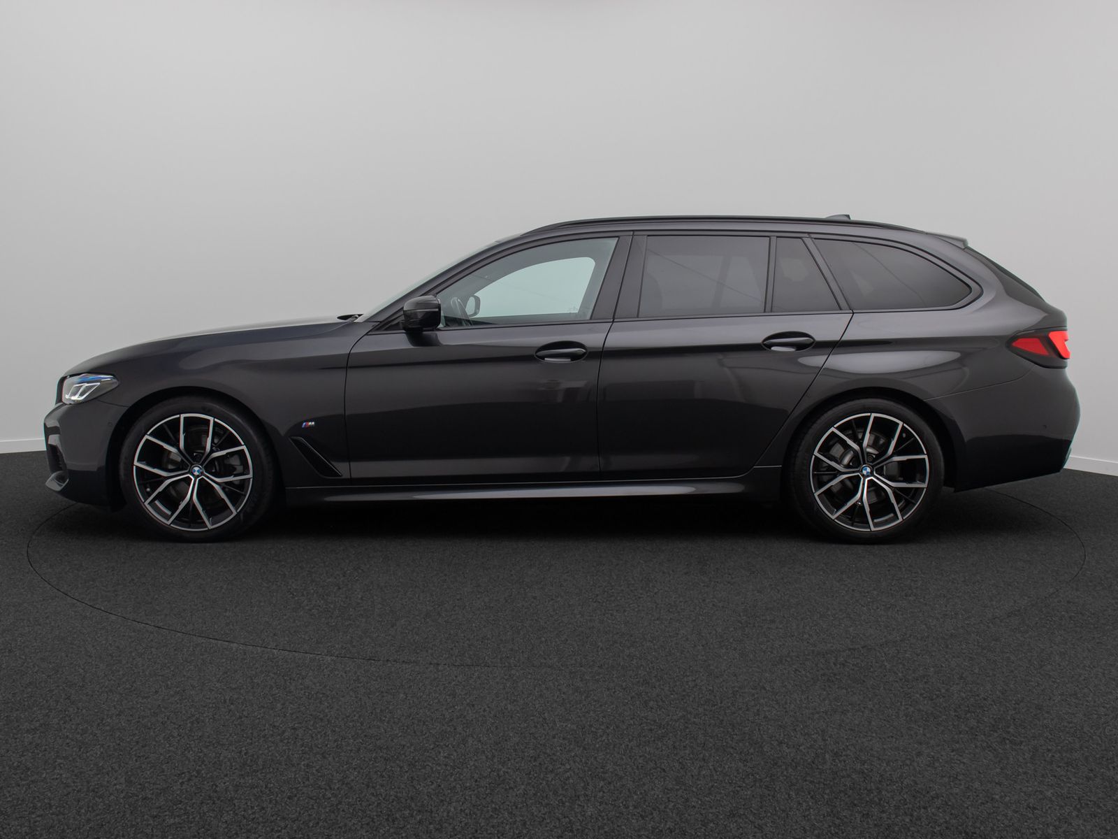 Fahrzeugabbildung BMW 520d xD M Sport Panoram Kamera Laser HUD H/K 19"
