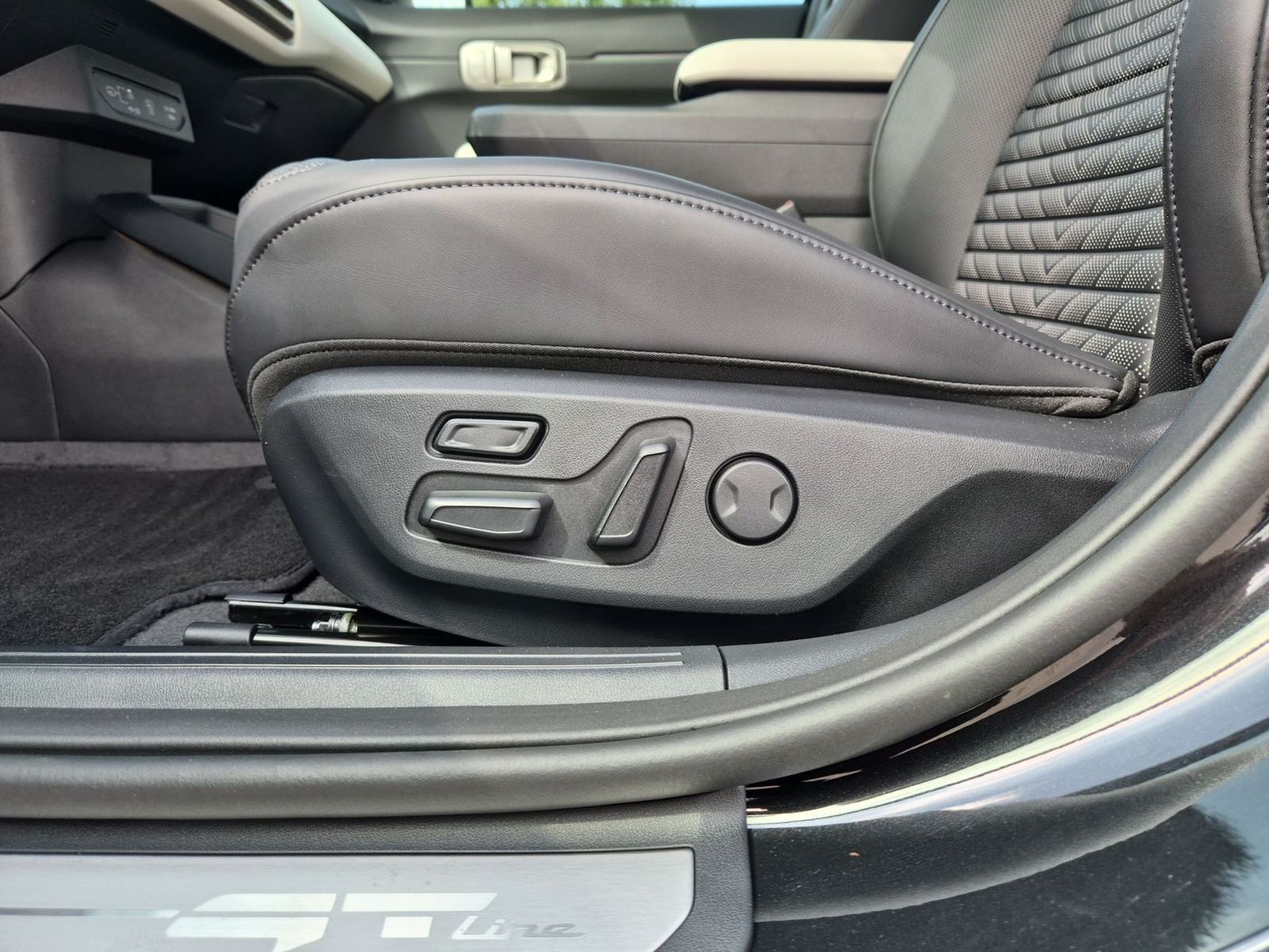 Fahrzeugabbildung Kia EV4 81 FWD GTL DWP COM CON GD