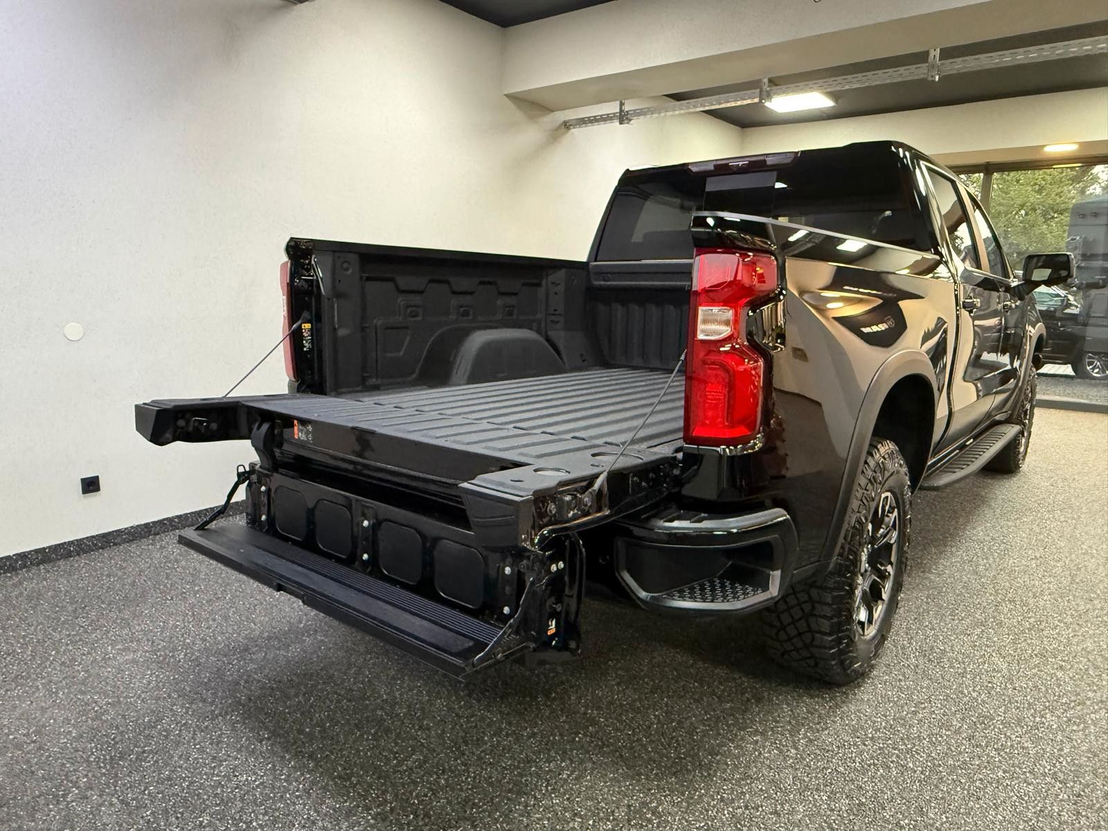 Fahrzeugabbildung Chevrolet 2026 SILVERADO ZR2 OFF ROAD-SIDE ST 6.2L V8-4x4