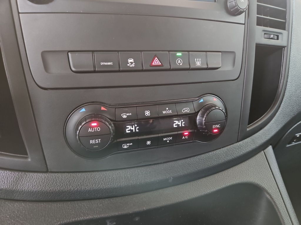 Fahrzeugabbildung Mercedes-Benz Vito 119 Tourer PRO lang 4x4 STHZ Flügeltüre AIR
