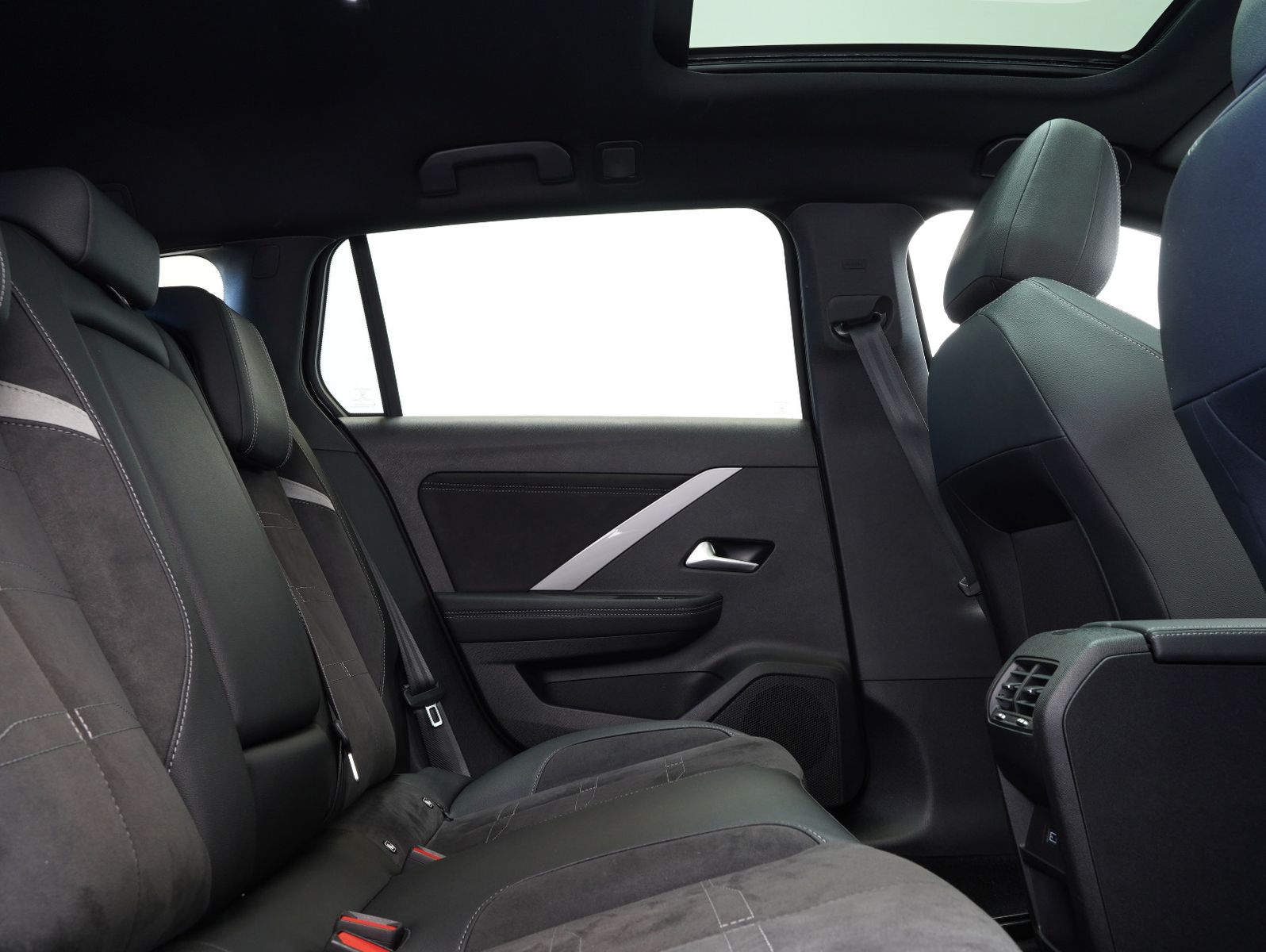 Fahrzeugabbildung Opel Astra L 1.5 D Sports Tourer GS Line PANO