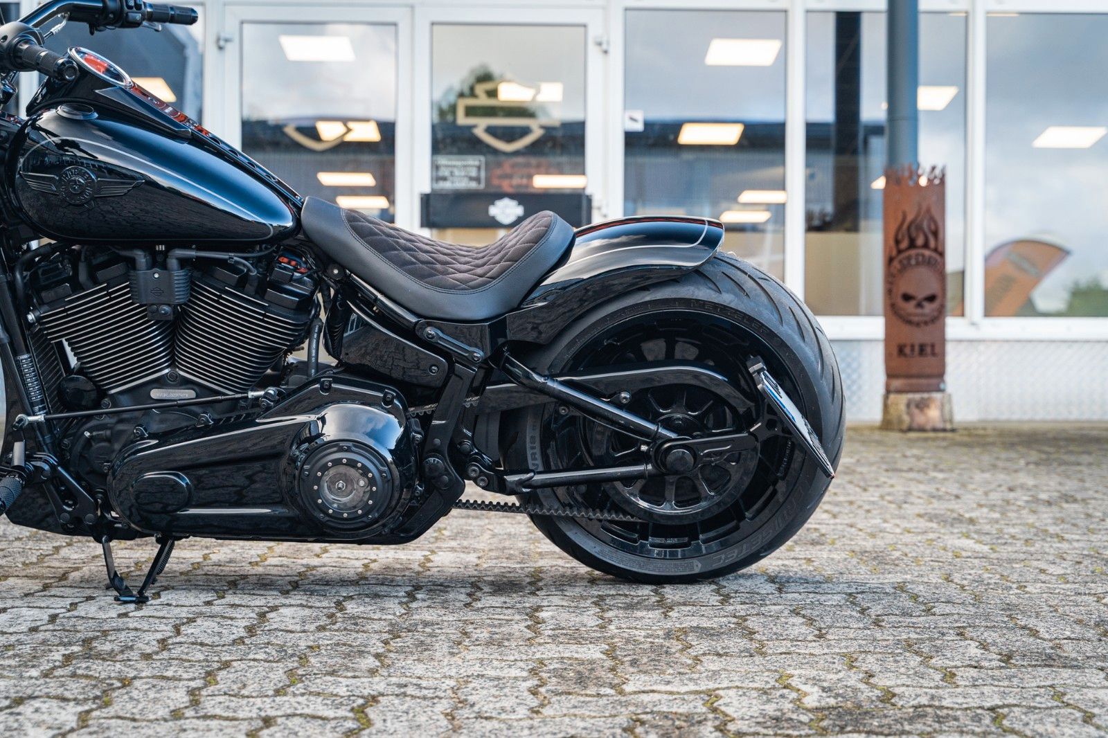 Fahrzeugabbildung Harley-Davidson FLFBS FAT BOY SOFTAIL 114 -JEKILL&HYDE- MAD BOY