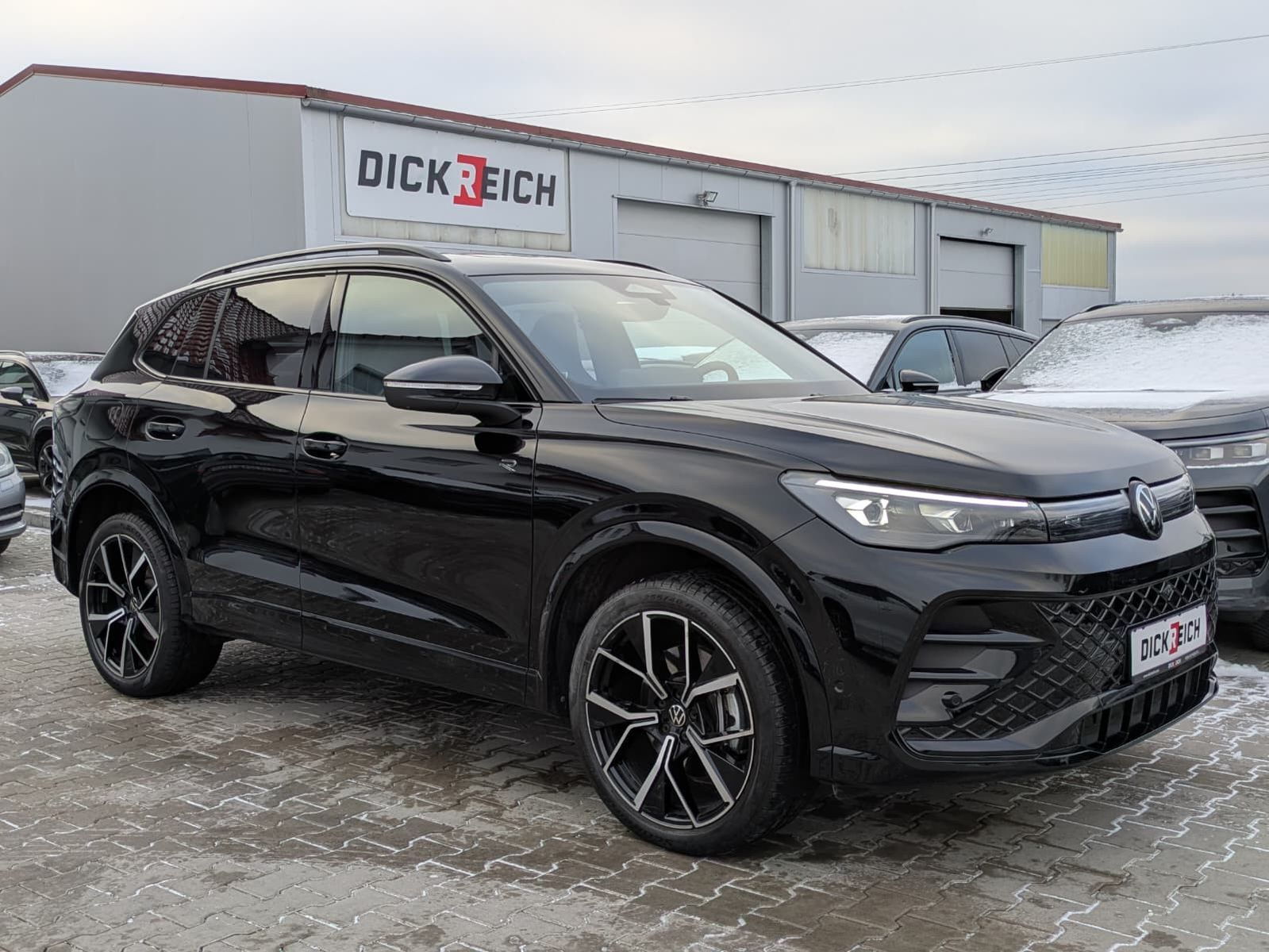 Fahrzeugabbildung Volkswagen Tiguan 2.0 TDI 4M R-Line PANO*H&K*AHK*MATRIX*20"