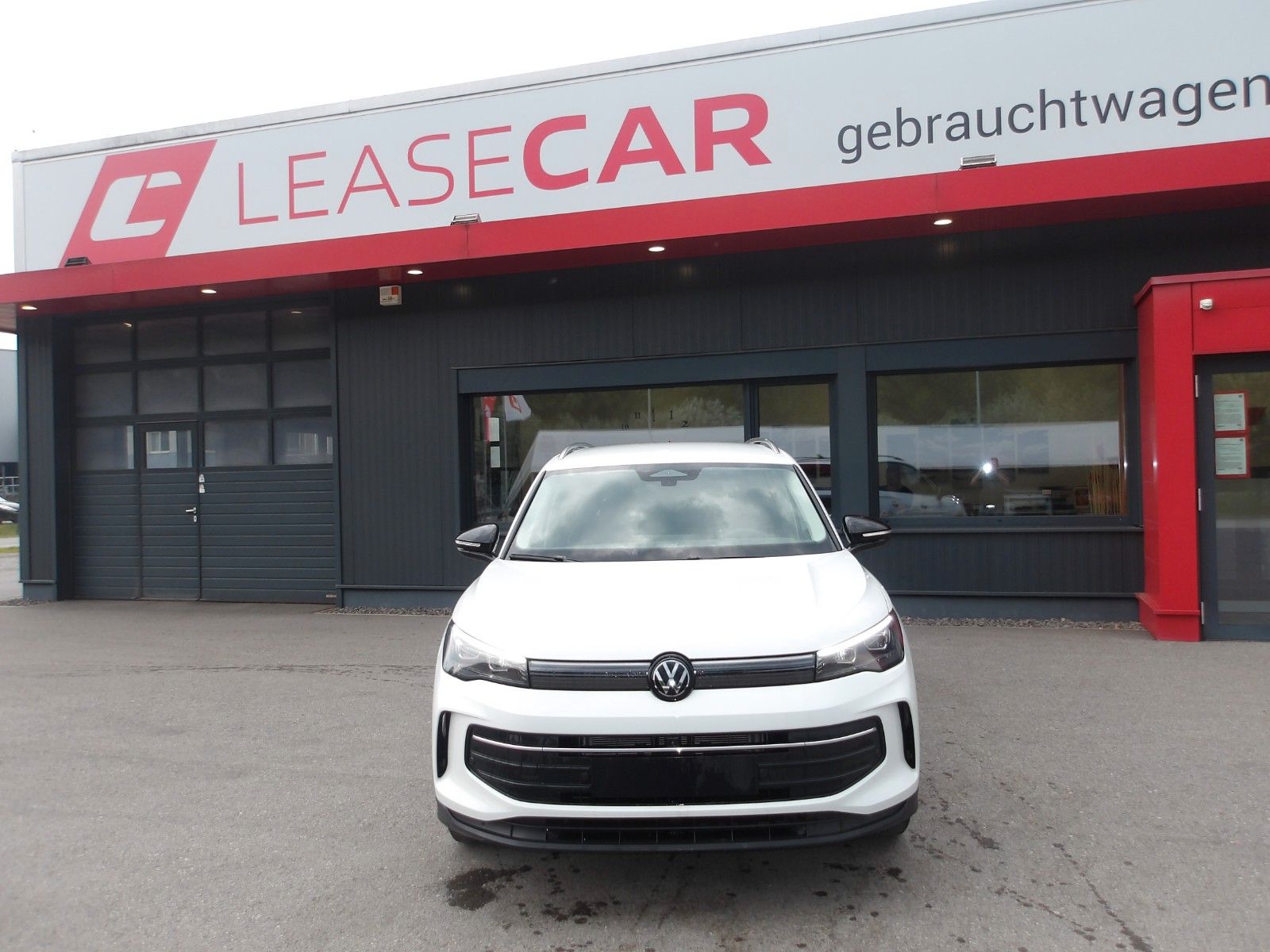 Volkswagen Tiguan 1.5 eTSI Goal "AHV"  EXP € 21990.-- imagem 2