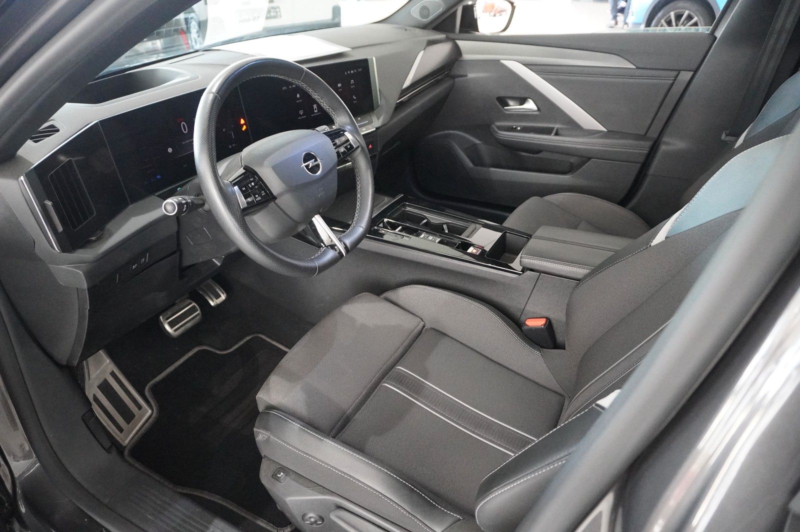 Fahrzeugabbildung Opel Astra L Lim. 1.6 HYBRID ULTIMATE NAVI/360°/PANO.