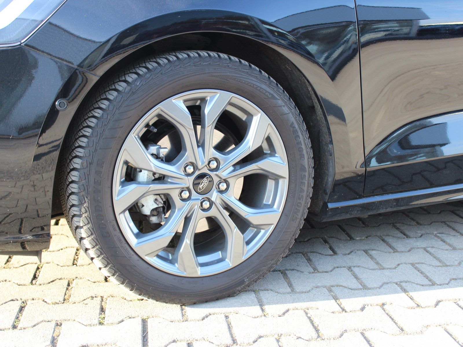Fahrzeugabbildung Ford Focus ST-Line X 1,0 EcoBoost Start/Stopp