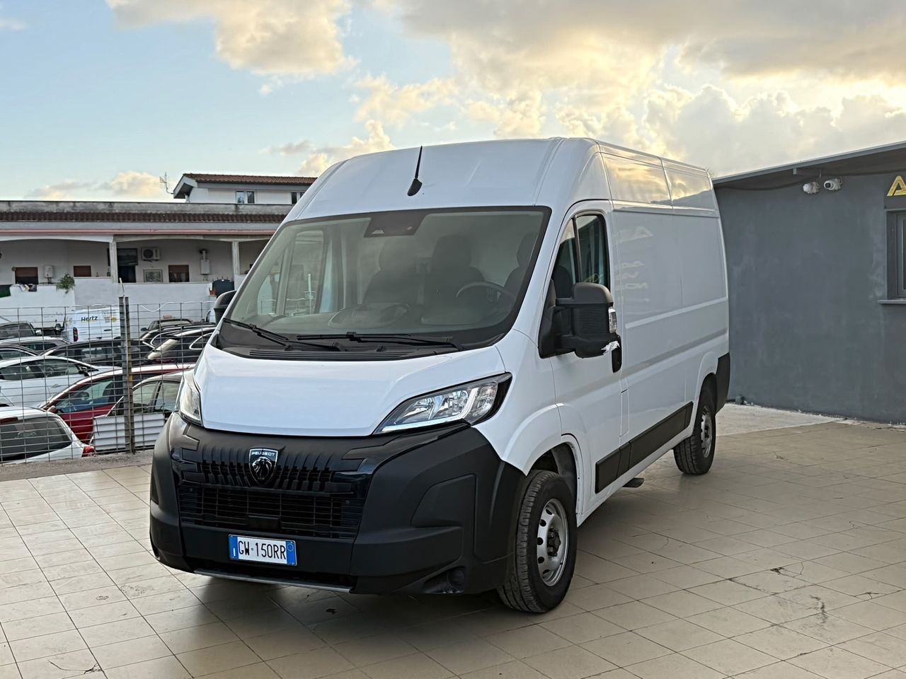 Peugeot Boxer 33 2.2 BlueHDi 140 S&S PM-TM Furgo imagem 2