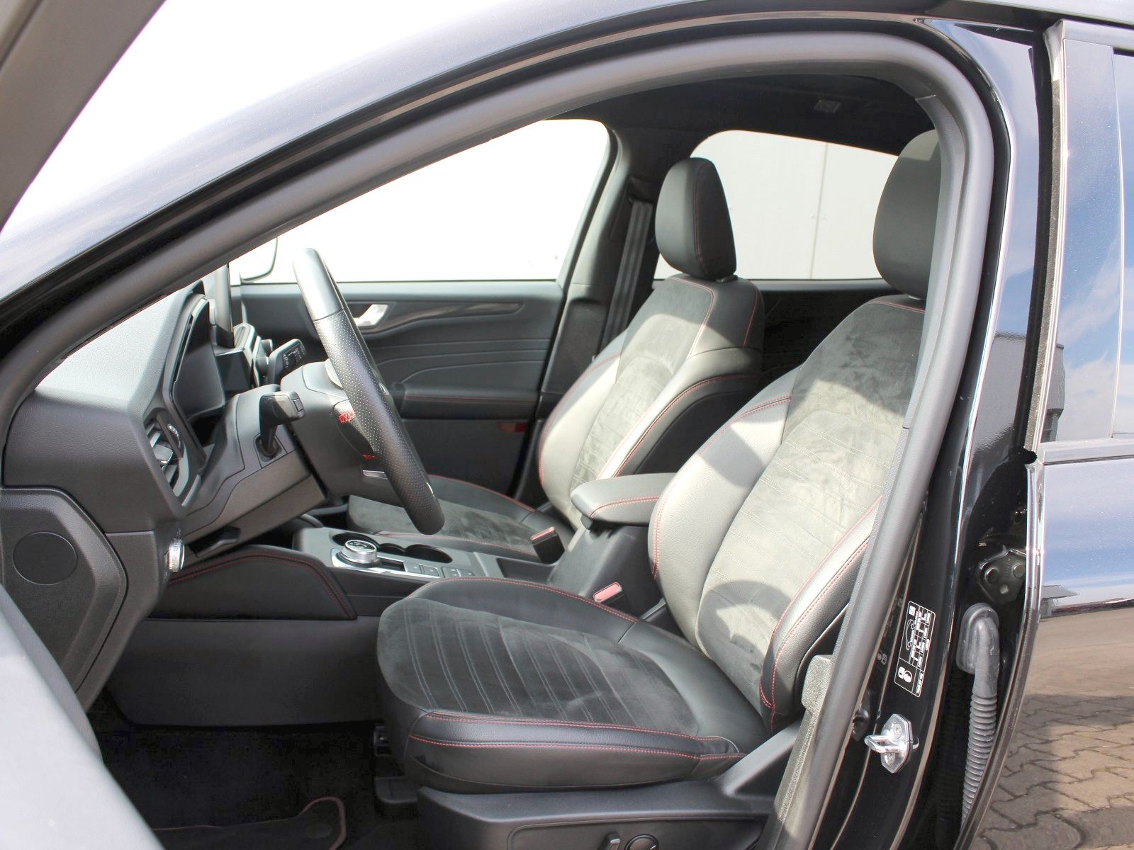 Fahrzeugabbildung Ford Kuga Plug-In Hybrid ST-Line X 2,5 Duratec