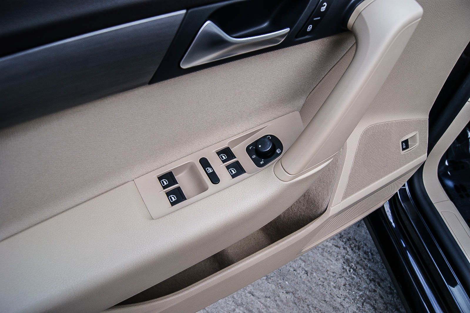 Fahrzeugabbildung Volkswagen Passat Lim 1.8TSI DSG XENON PDC BUSINESS WINTER