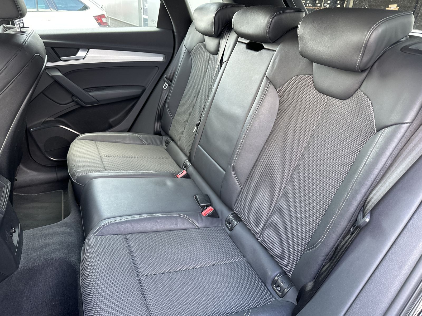 Fahrzeugabbildung Audi Q5 35 TDI S-Line NAV+XEN+AHK+STANDHEIZUNG+1HD+PP