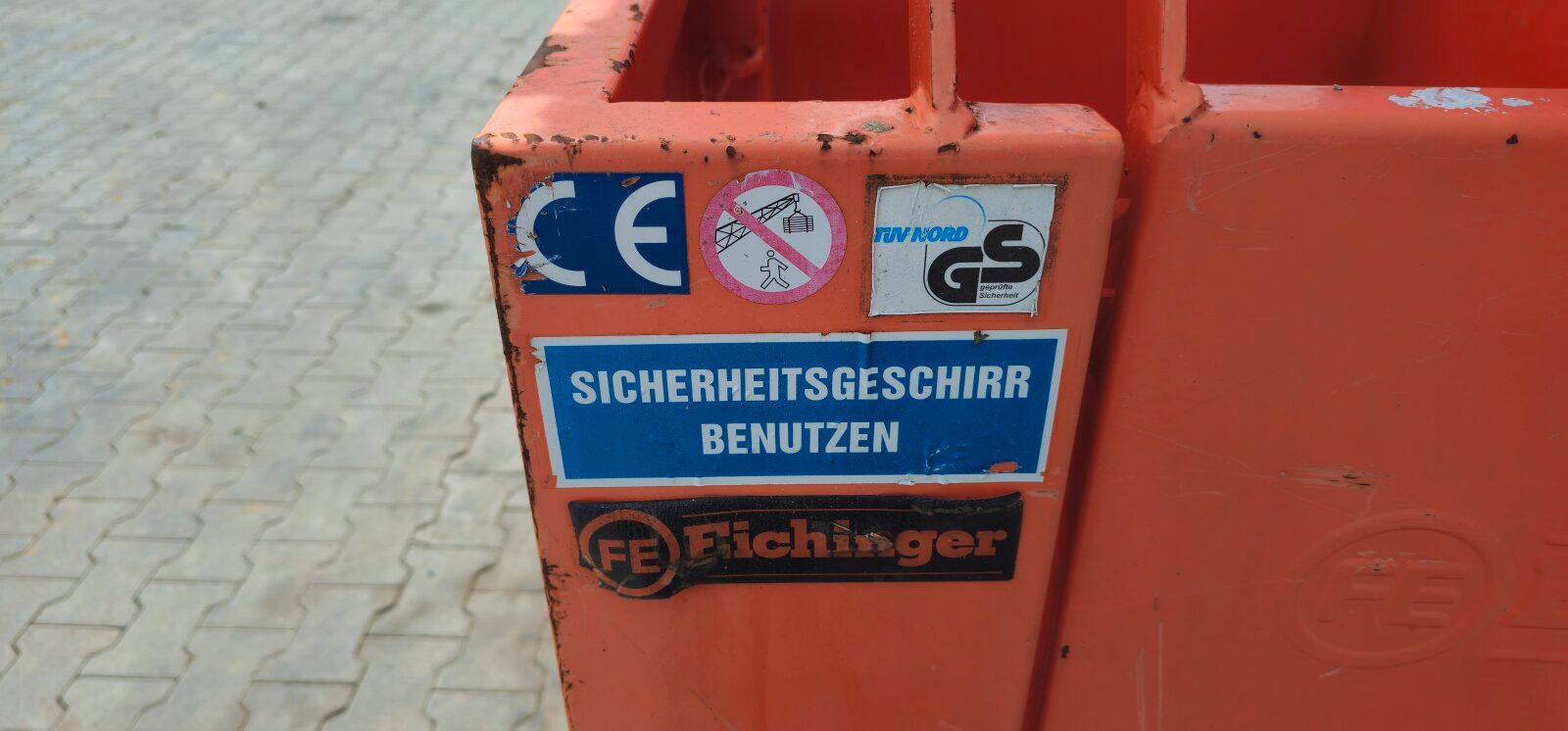 Fahrzeugabbildung Andere Eichinger FE1071 / Arbeitskorb Kran - Baukran