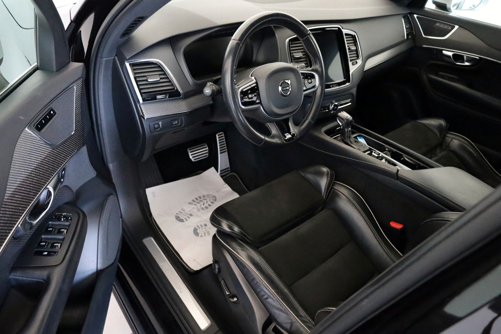 Fahrzeugabbildung Volvo XC90 R Design AWD 7 Sitzer,Leder,Navi,360°,AHK