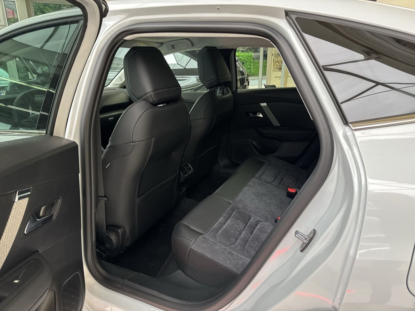 Fahrzeugabbildung Citroën C4 X PureTech 130 S&S EAT8 Max Navi  LED
