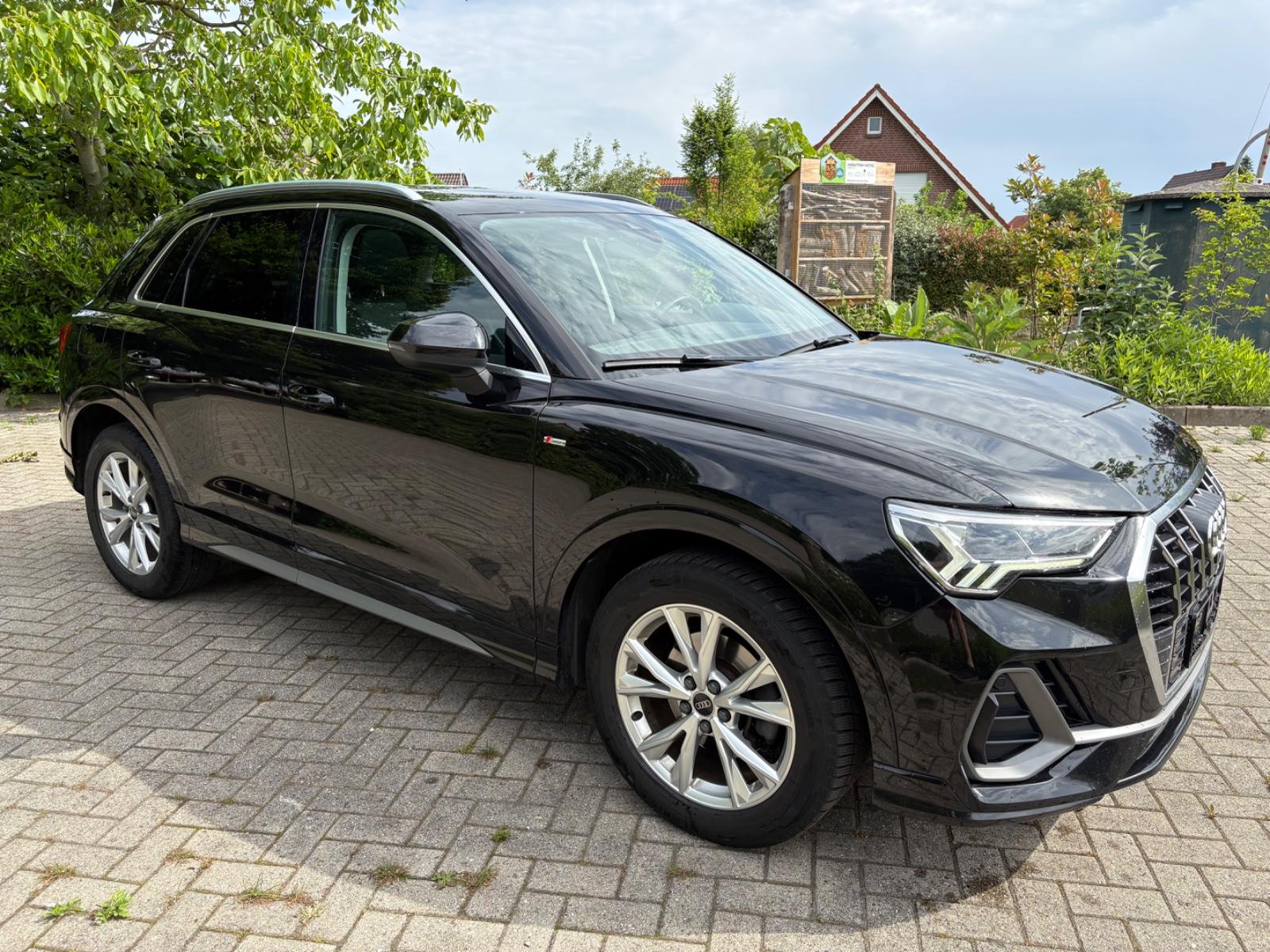 Audi Q3 35 TFSI S-Line Pano