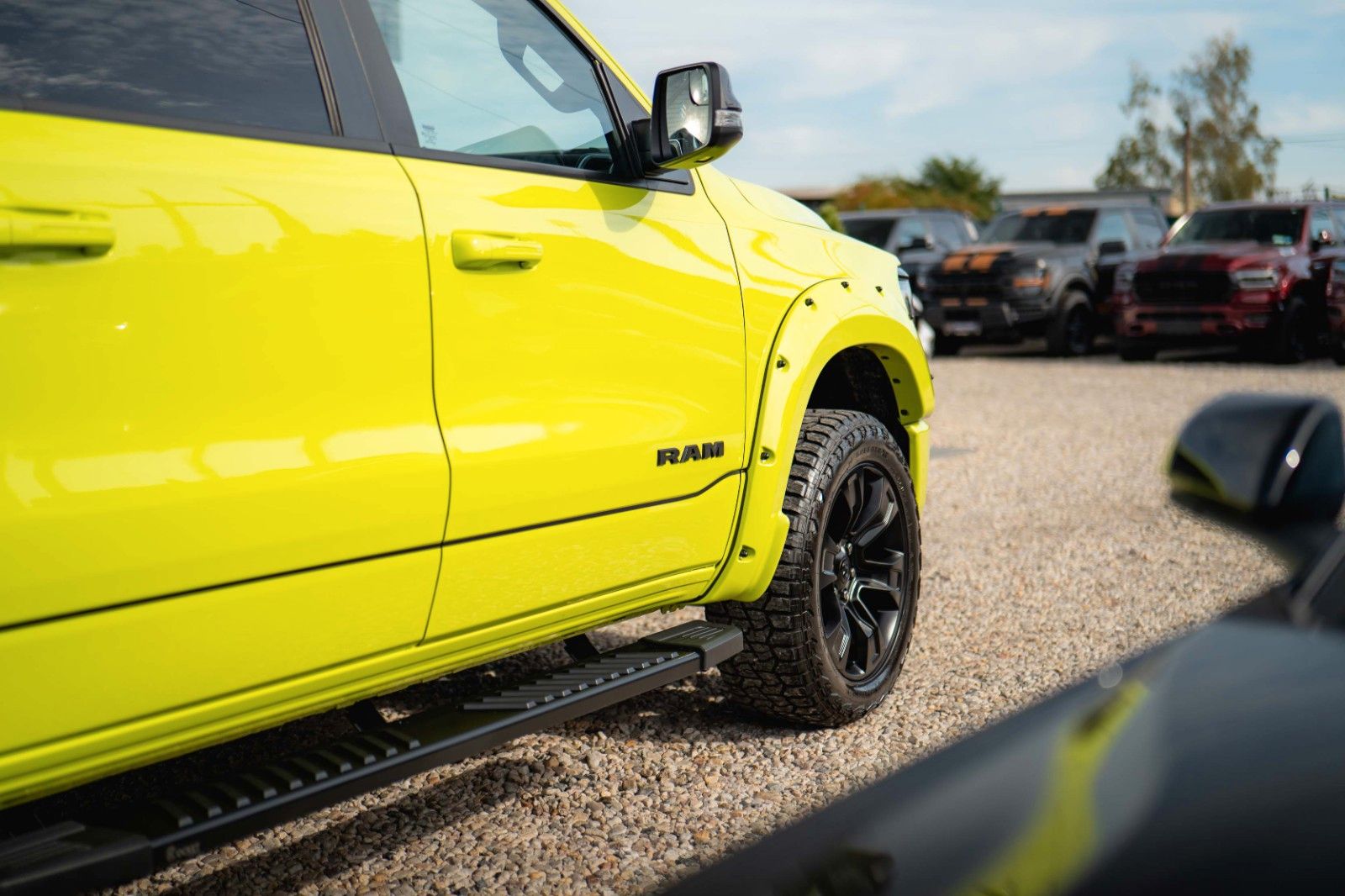 Fahrzeugabbildung Dodge RAM 5.7 V8 4x4 OFFROAD ACID YELLOW Edition LED