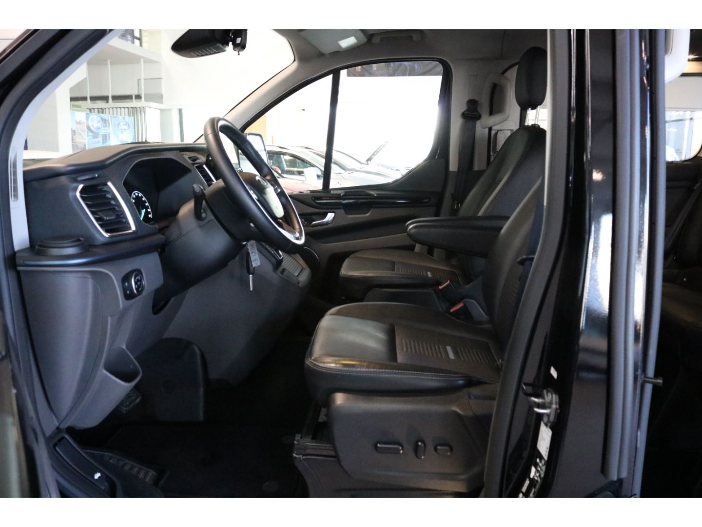 Fahrzeugabbildung Ford Tourneo Custom Active L1 AUTOMATIK Tempomat DAB
