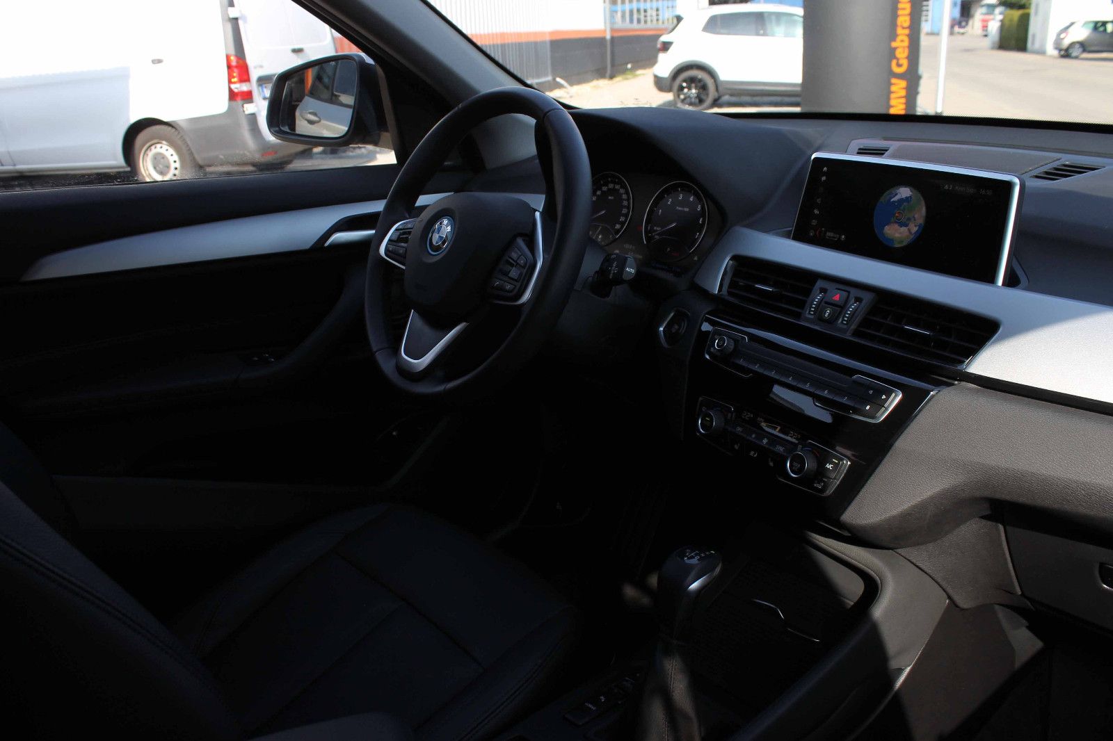 Fahrzeugabbildung BMW X1 xDrive25e Advantage LED KAM ACC SHZ NAV H&K