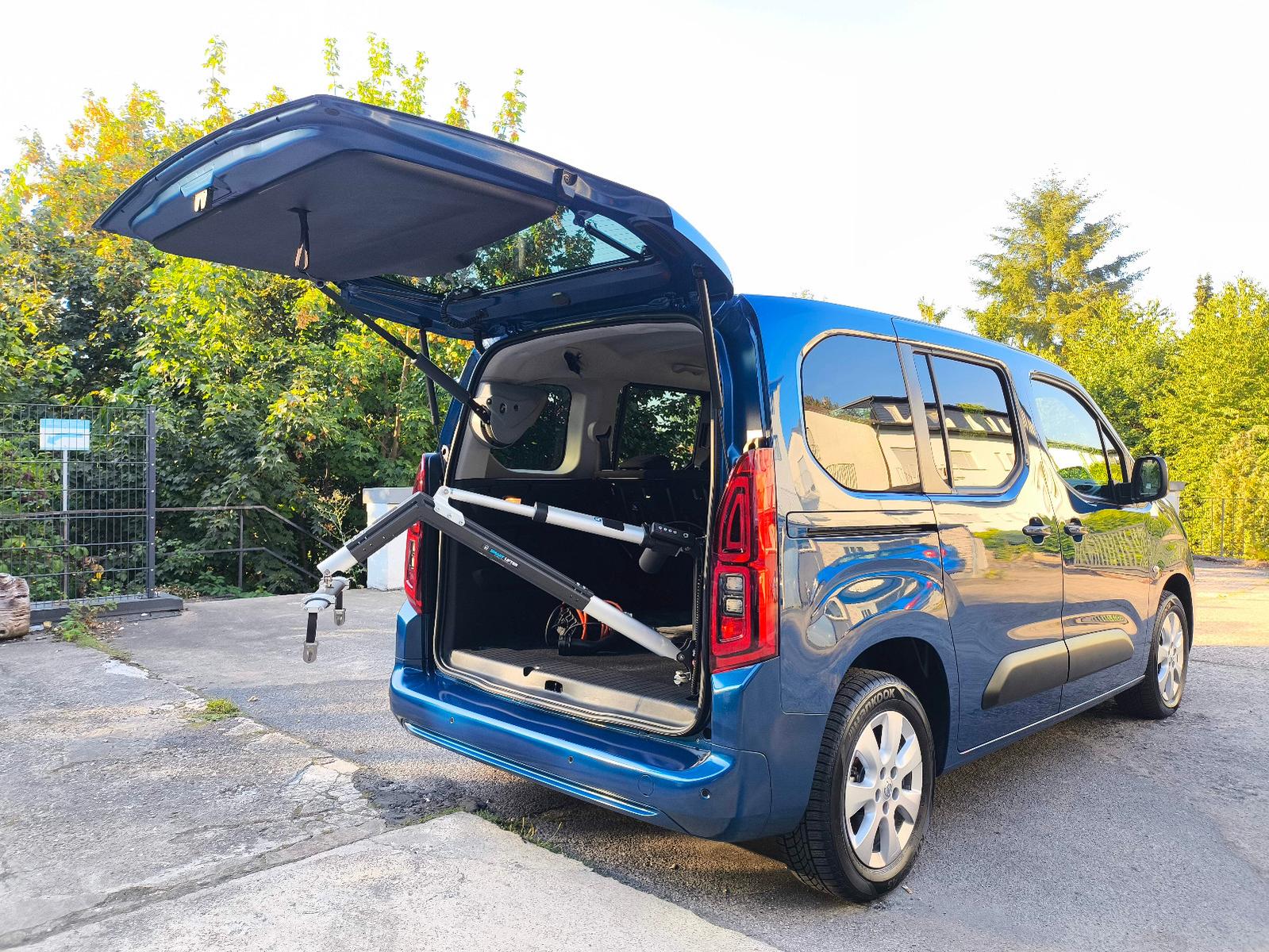 Opel Combo Life E - Elektric Elegance*Rollstuhlkran