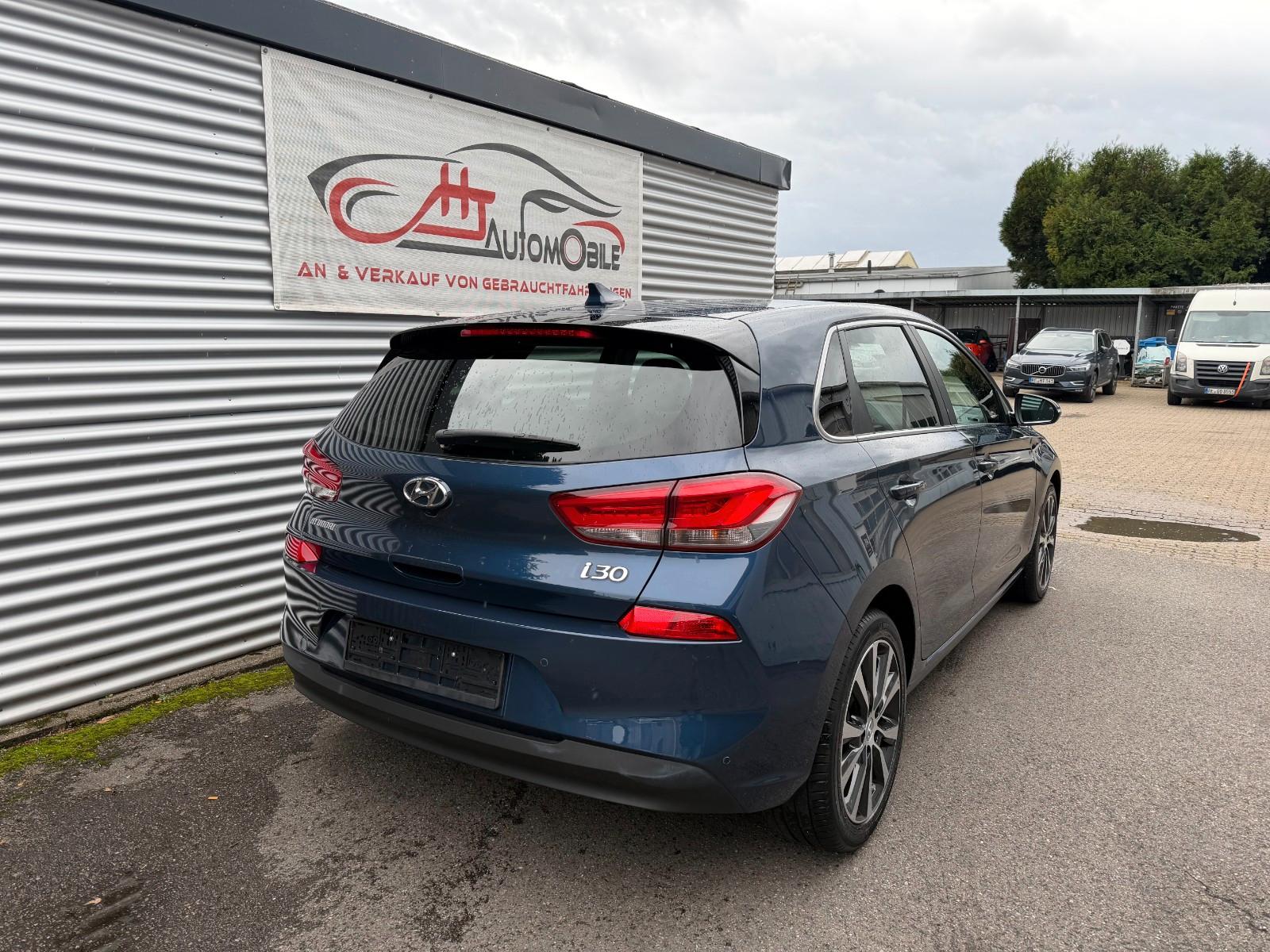 Hyundai i30  1.4 Intro ST-STOP/NAVI/KLIMAA/SHZ/PDC