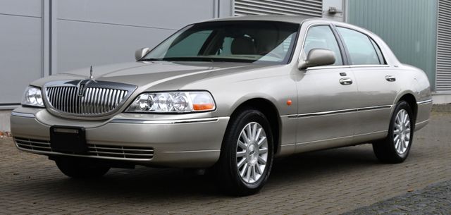 Lincoln Town Car Signature