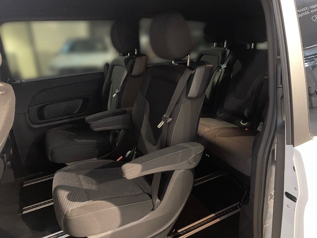 Fahrzeugabbildung Mercedes-Benz V 300 d 4MATIC STYLE Lang AMG STHZ EASY-PACK AHK