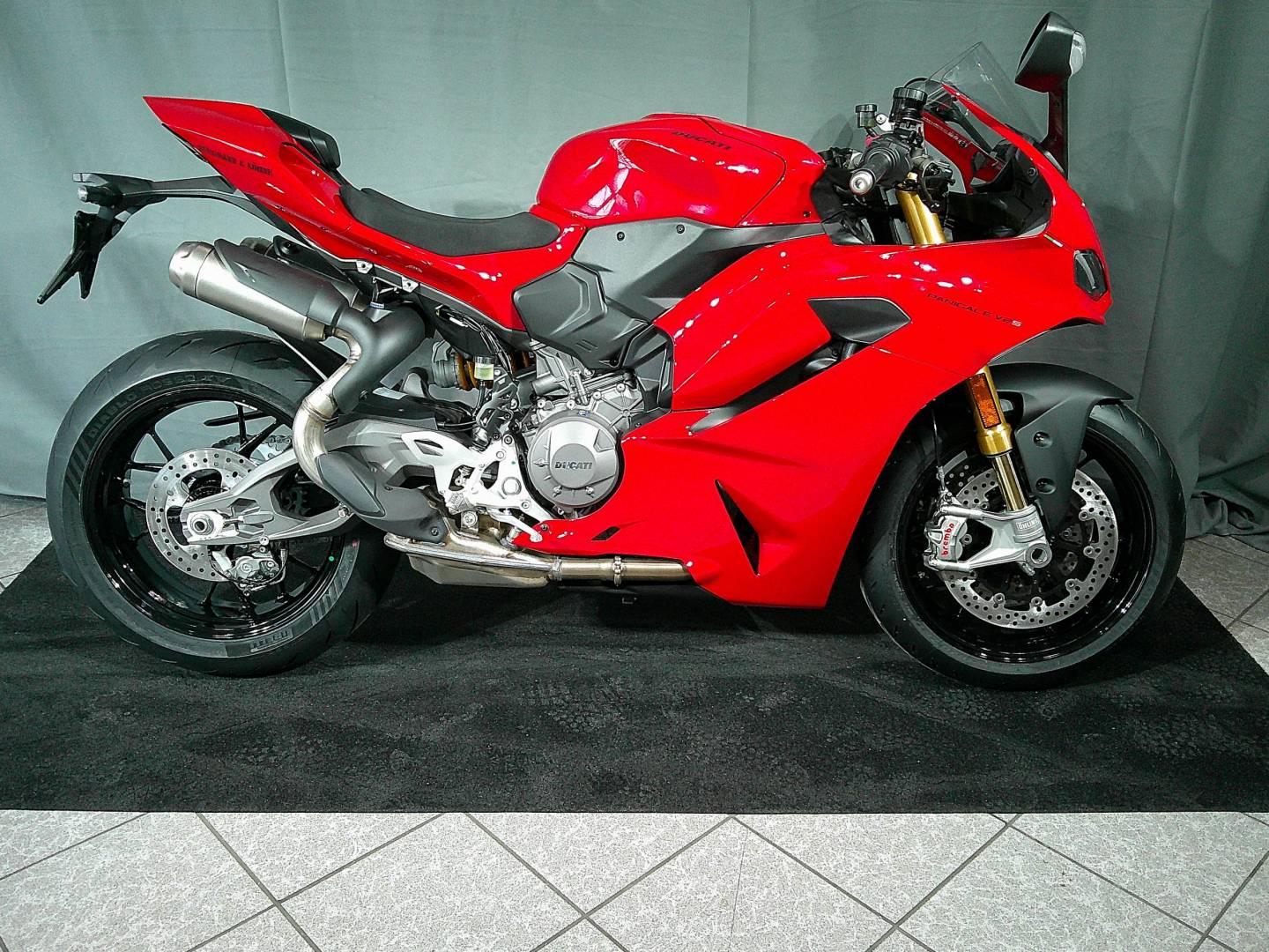 Ducati PANIGALE V2 S 2025 + Termignoni + Tankabdeckung