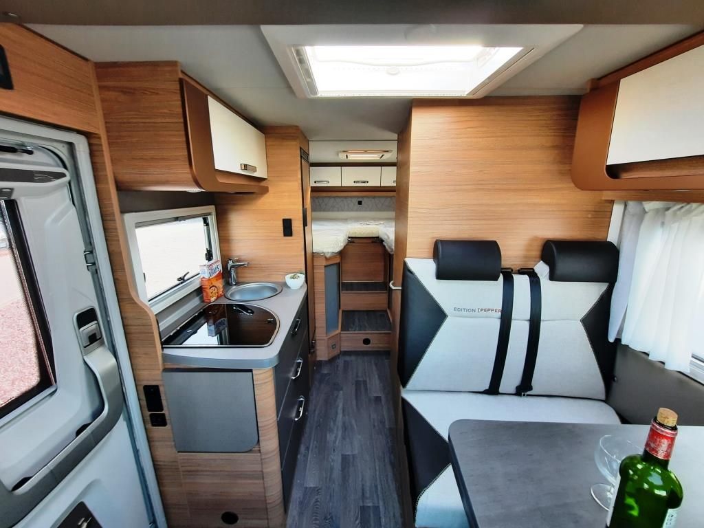Fahrzeugabbildung Weinsberg CaraCompact 640 MEG EDITION [PEPPER] Verfüg./Spa