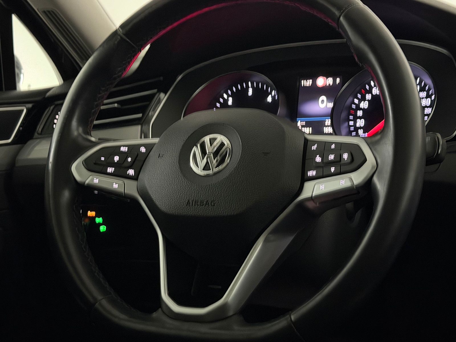 Fahrzeugabbildung Volkswagen Passat Variant 2.0 TDI Aut./MASSAGE/KAMERA/ACC