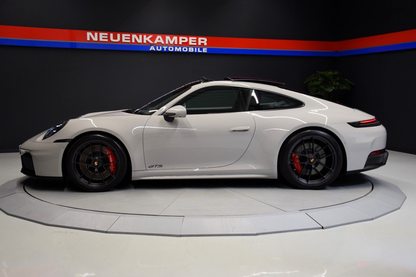 Fahrzeugabbildung Porsche 911 / 992.2 Carrera GTS T-Hybrid Lift Pano PDLS+