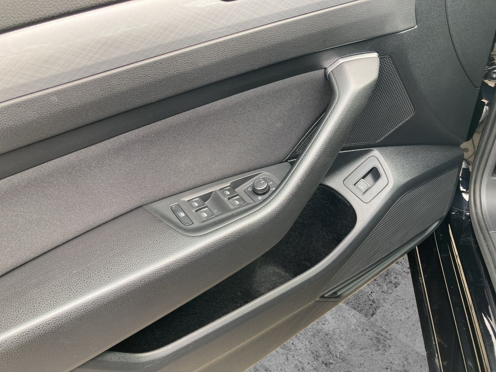 Fahrzeugabbildung Volkswagen Passat Variant BUSINESS TSI DSG LED Navi ACC SH