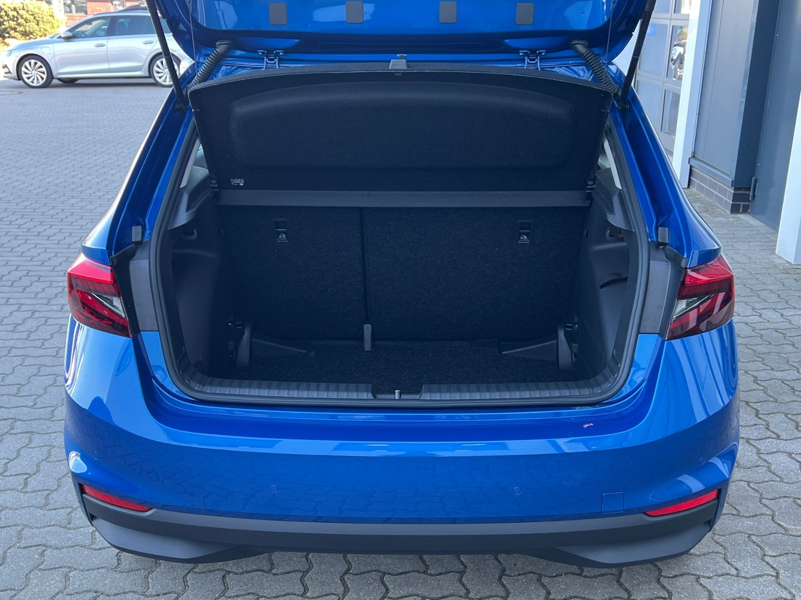 Fahrzeugabbildung SKODA Fabia Selection 1.0 TSI DSG *LED, KESSY, Rückfah