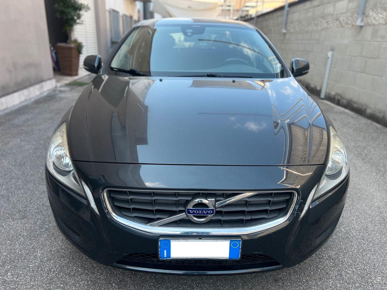 Volvo V60 2012 — rear view