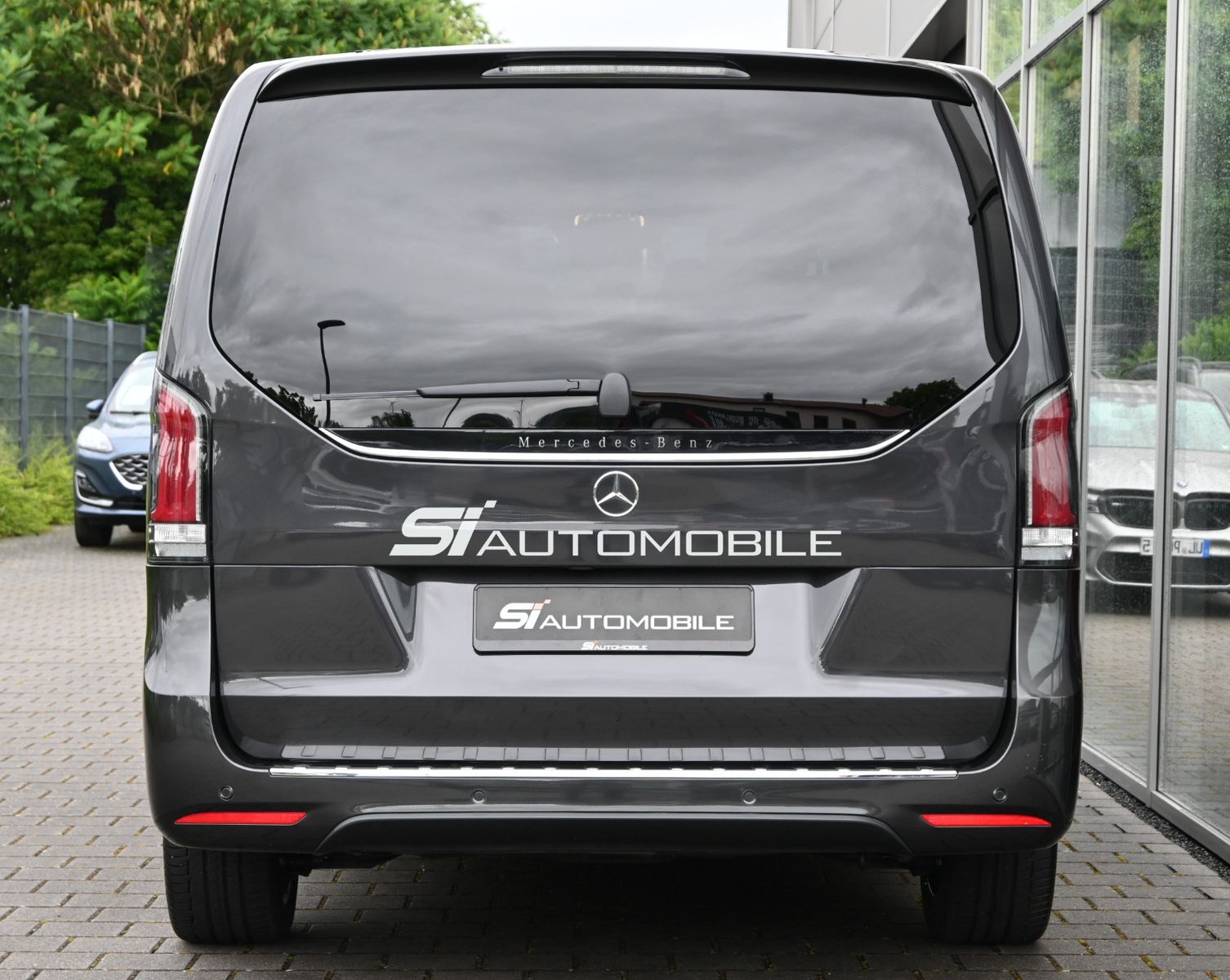 Fahrzeugabbildung Mercedes-Benz V 300 d 4Mat. Extralang AMG Line °AIRMATIC°STHZ°