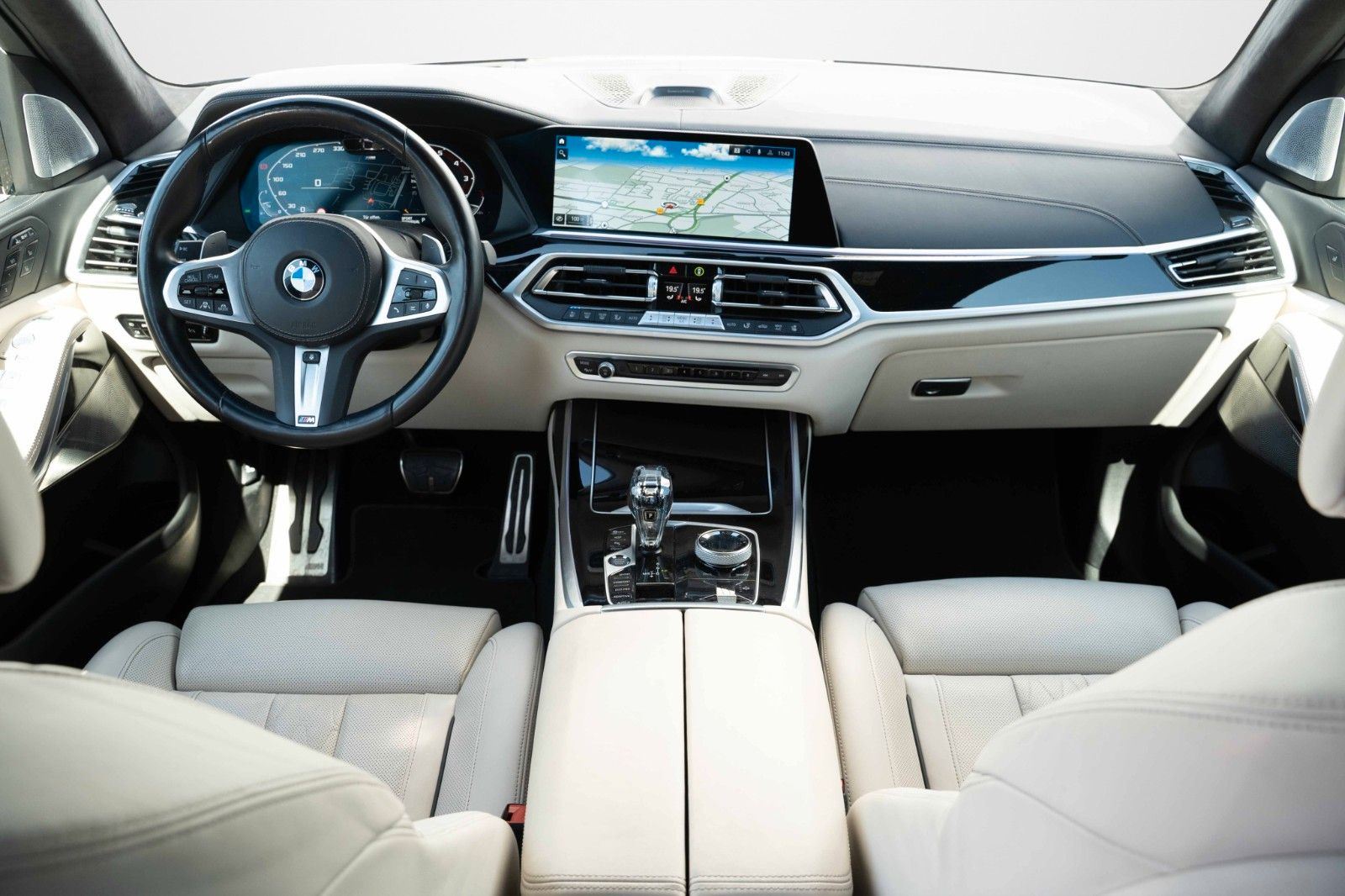 Fahrzeugabbildung BMW X7 M50 i SPORT VOLL SHADOW LED TV CARBON 22"