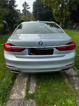BMW 750i xDrive - LUXURY HEADUP MASSAGE - silberne BMW 7er Reihe