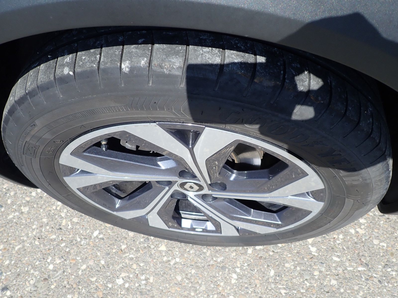 Fahrzeugabbildung Renault Captur TCe 140 EDC R.S.LINE/AUTOM./SHZ/NAVI/AHK/