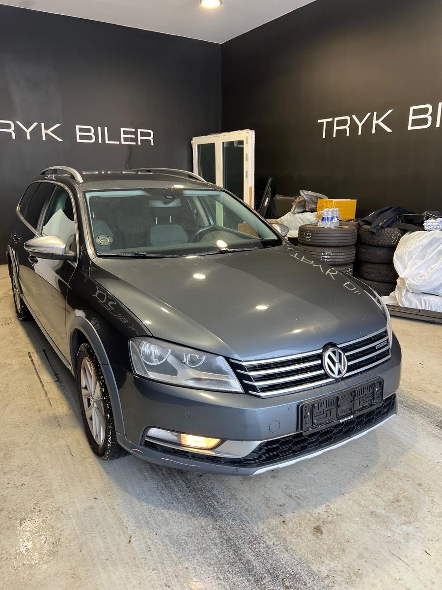 Volkswagen Passat Alltrack 2013 — rear view