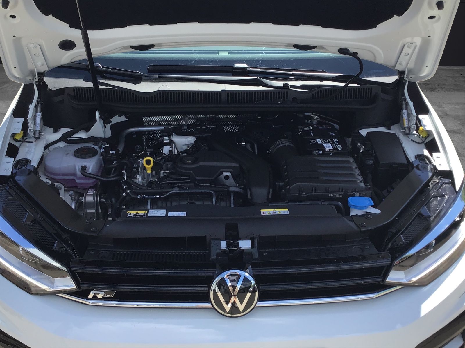 Fahrzeugabbildung Volkswagen Touran TSI R-Line Highline DSG LED ACC 18" AHK S
