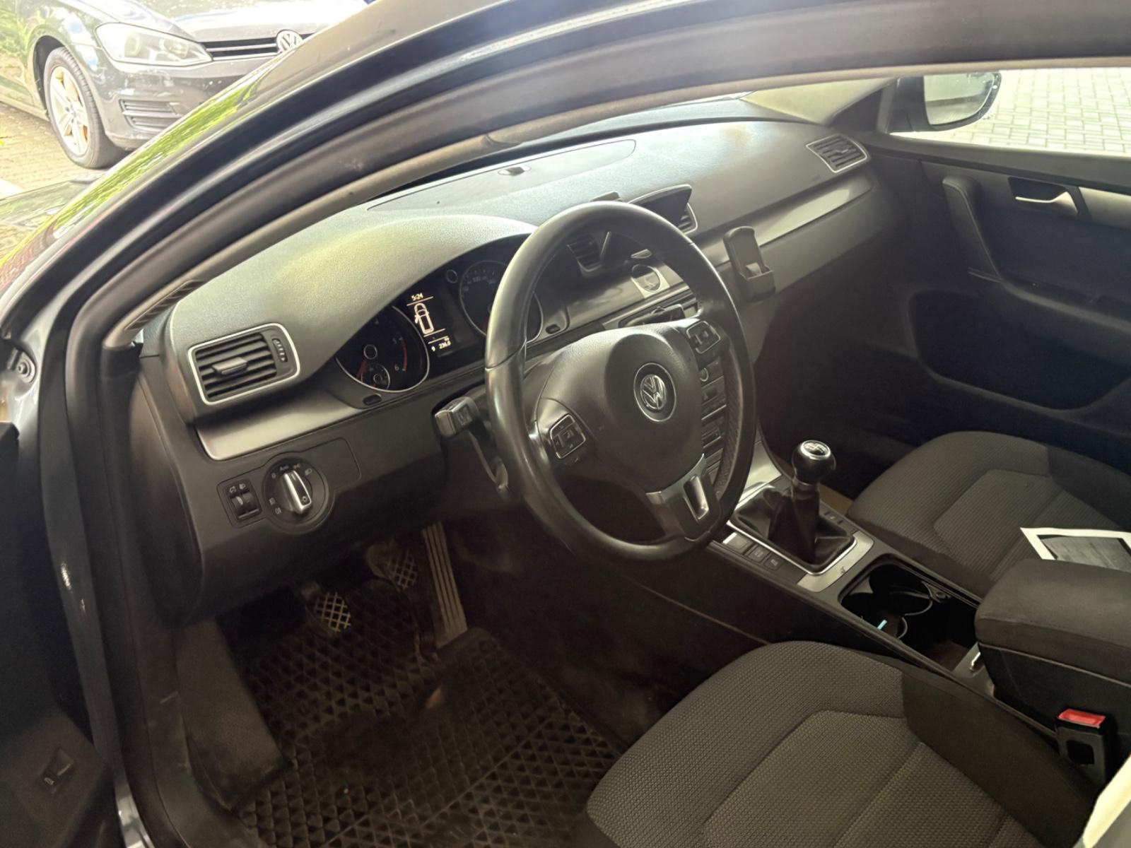 Volkswagen Passat 2011 — photo 7