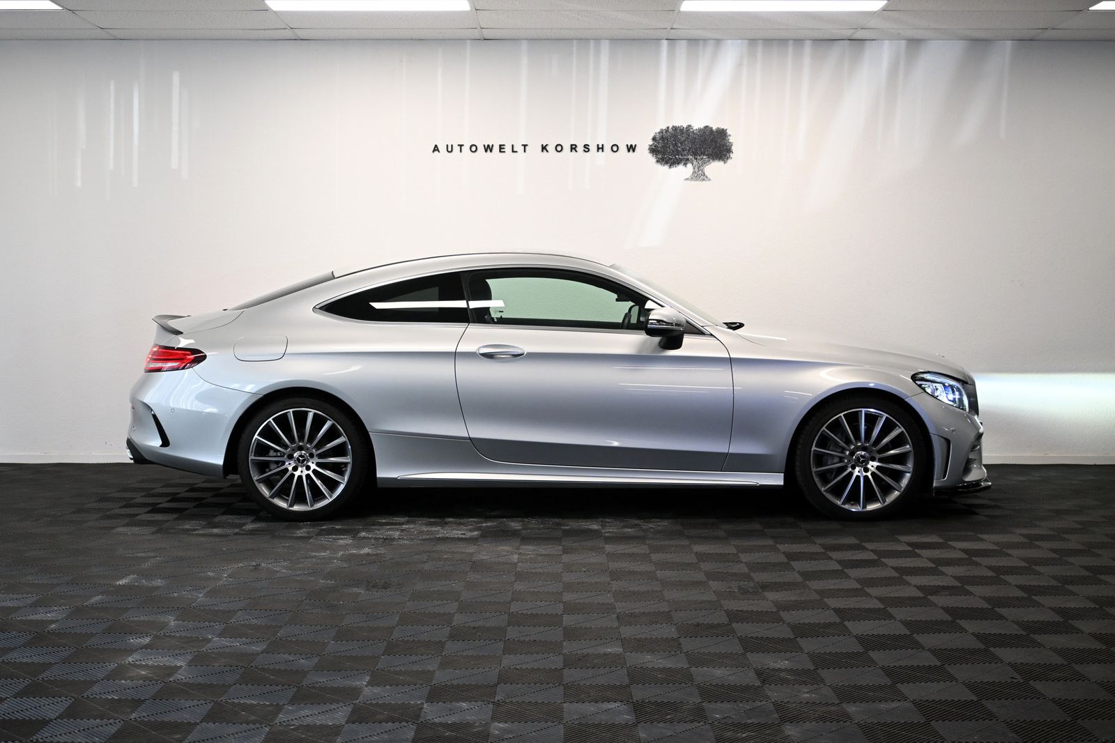 Mercedes-Benz C 300 AMG-LINE VIRTUAL BURMESTER RFK AMBIENT foto 5