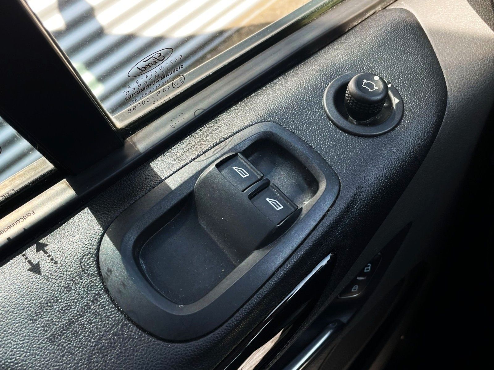 Fahrzeugabbildung Ford Transit Custom 290 SPORT NAVI SITZH AHK tLEDER