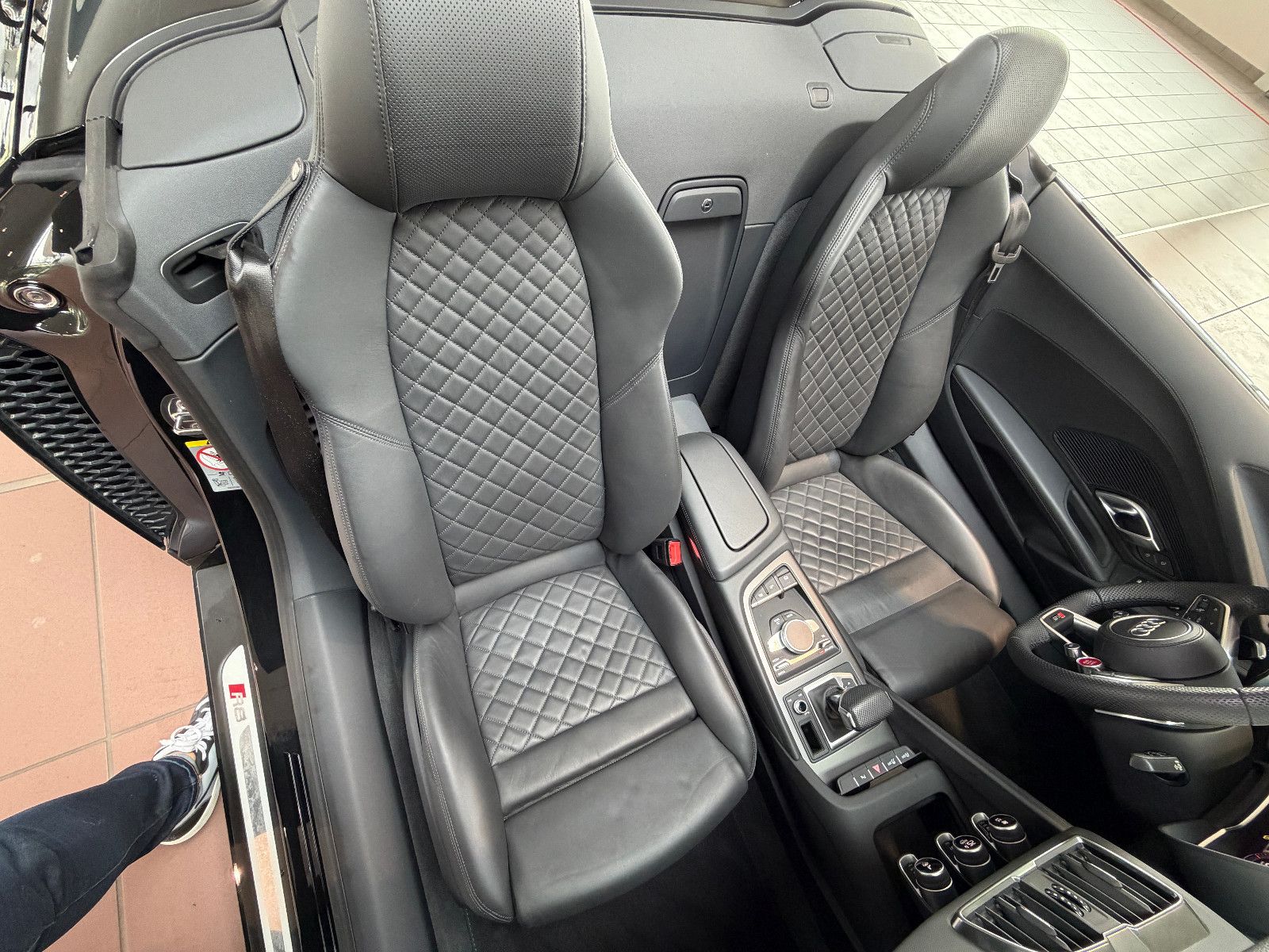 Fahrzeugabbildung Audi R8 Spyder 5.2 FSI RWD performance/BANG&OLUFSEN/