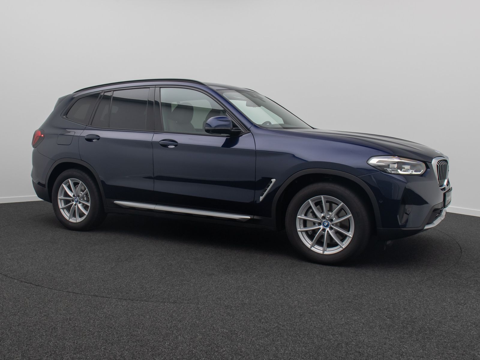 Fahrzeugabbildung BMW X3 xD30e Panorama HUD DAB Sport AHK 360&deg; Komfort