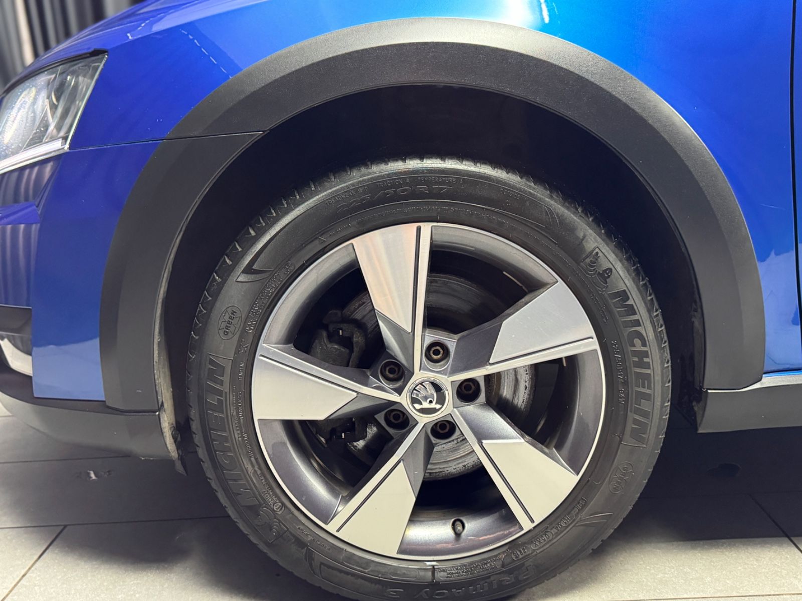 Fahrzeugabbildung SKODA Octavia Combi Scout 4x4|NAVI|XENON|CANTON|